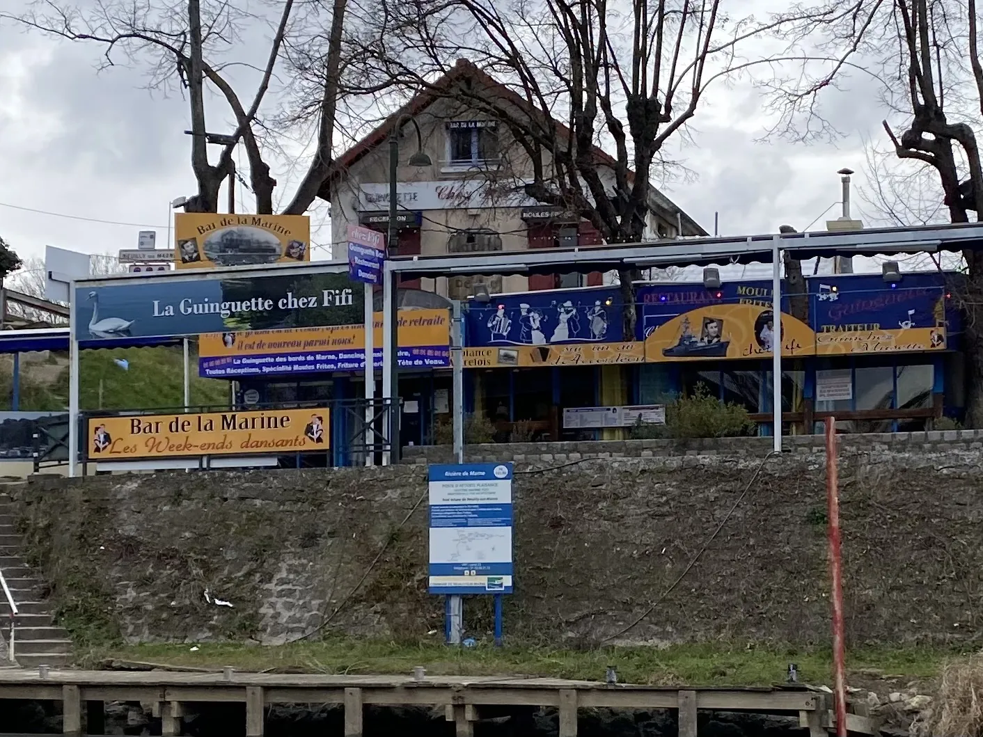 La guinguette chez Fifi, au bord de la Marne près de Méry-sur-Marne